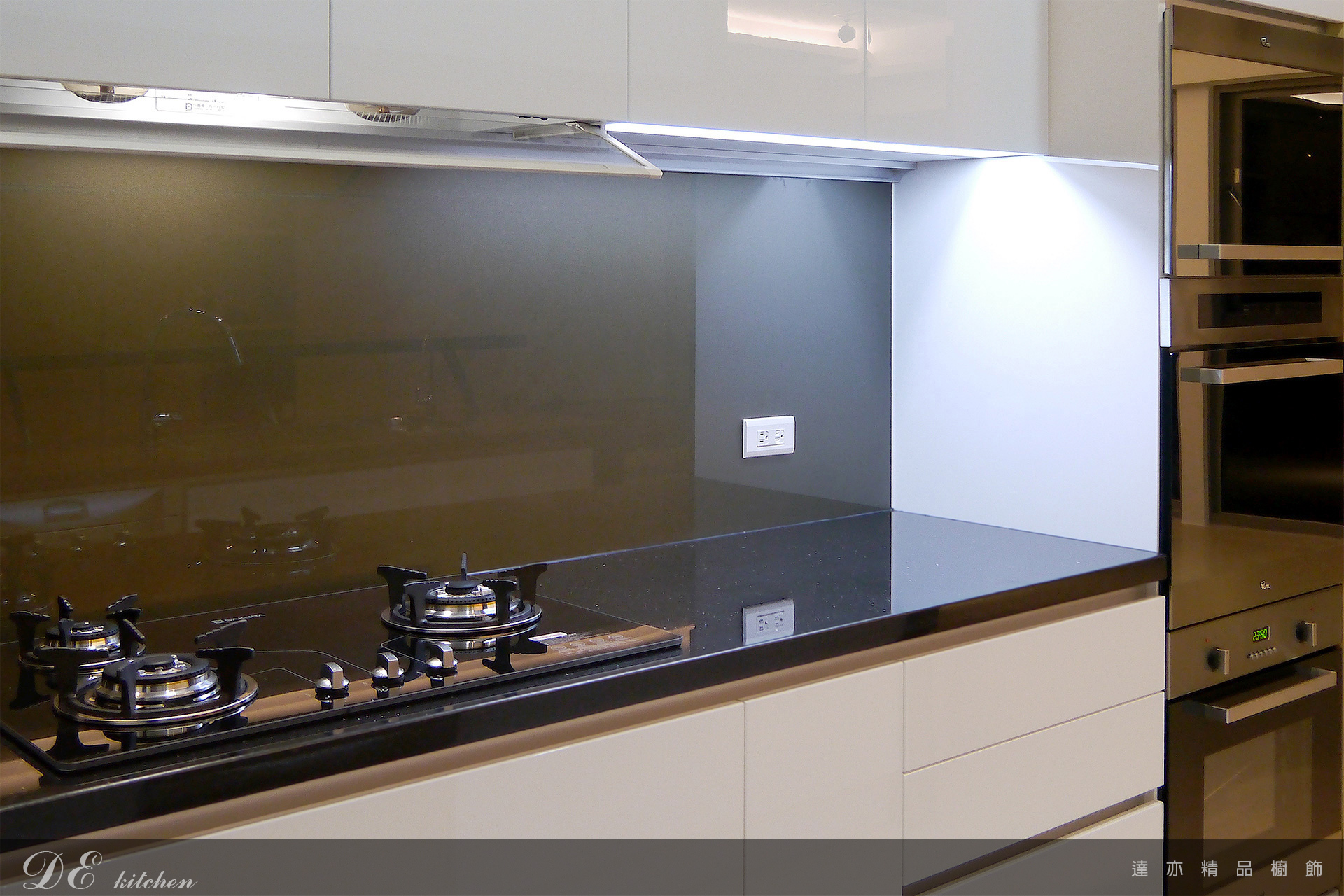 廚房設計｜SAKURA 全隱藏式除油煙機｜SAKURA 三口防乾燒節能檯面爐